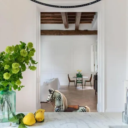 Casa Luce, A Burghesius 公寓