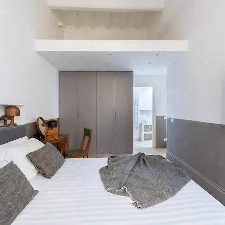 Casa Luce, A Burghesius 公寓
