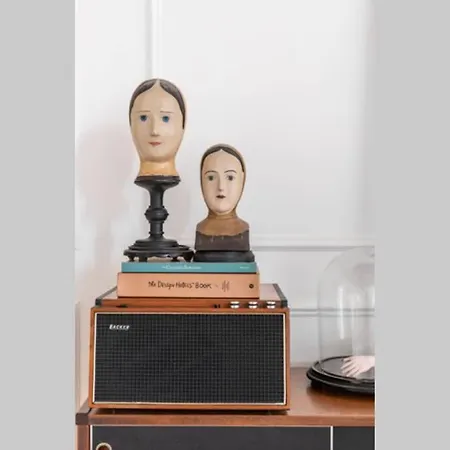 Casa Luce, A Burghesius * روما