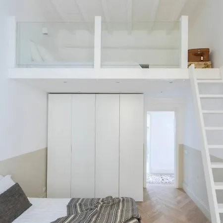 Casa Luce, A Burghesius